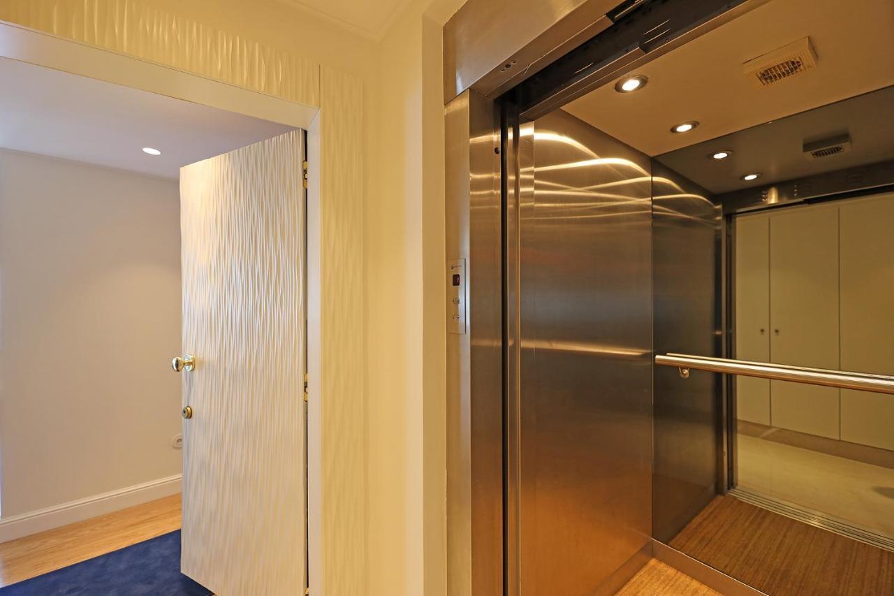 Flh Porto Clerigos Luxury Apartments ภายนอก รูปภาพ